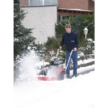 Kiedy trzeba odśnieżać chodnik?